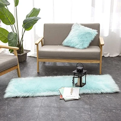 Image de Teppich Wölkchen Tapis en Fausse Fourrure d&#039;Agneau et Peau de Mouton Carpette Moelleuse pour Chambre à Coucher, Salon, Crèche Jet Divan Décoration Chaise Vert Menthe 50x150cm Rectangle
