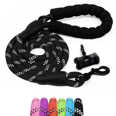Image de FurDreams Laisse Chien Robuste 150 cm, Noir I Poignée Rembourrée et Fils Réfléchissants Longe pour en Corde Grands Chiens, Chiens Moyens, Petits avec Distributeur Sacs à Déchets