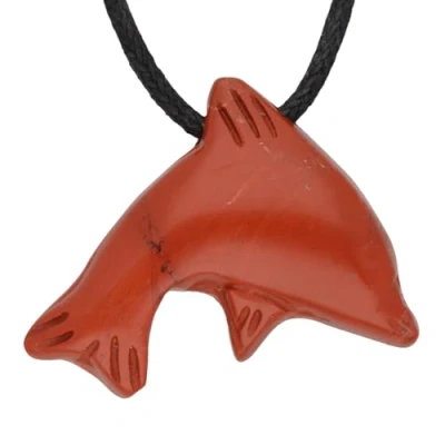 Image de Lebensquelle Plus Pendentif dauphin en jaspe rouge percé avec cordon cuir.