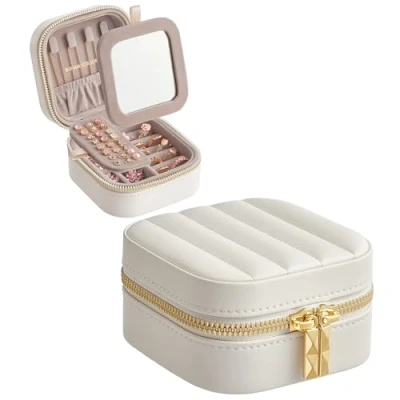 Image de SONGMICS HOME ANAH Collection Boîte à Bijoux de Voyage, Petit Coffre Accessoire avec Miroir, 10,5 x 6 cm, Surface PU Coutures, Portable, Zip, Idée Cadeau, Blanc Nuage JBC179W01