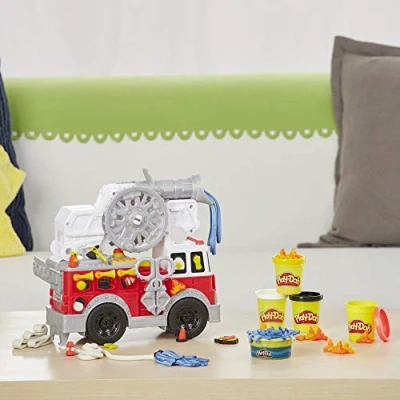 Image de Play Doh Wheels, Le Camion de Pompiers, avec 5 Pots Pate a Modeler, dès 3 Ans