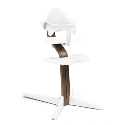 Image de Chaise Stokke Nomi (Walnut/Blanc) + Baby Set (Blanc) Encourage L’assise Active &amp; Fournit un Maintien Pendant que Bébé Apprend à S&#039;asseoir Supporte jusqu’à 150 kg