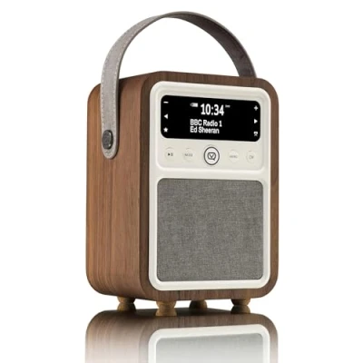 Image de VQ Monty Radio DAB Plus/DAB avec Bluetooth, FM et Réveil Fonction Alimentée par Secteur Batterie Portable Antenne, Prise Casque Port de Charge USB Noyer