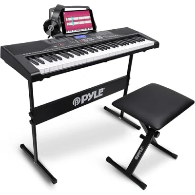 Image de Pyle Piano Numérique 61 Touches avec Bluetooth Clavier Tonalités Préréglées Sélectionnables écran LCD, Portable pour Karaoké Comprend Support, Banc, Porte Partitions et Casque