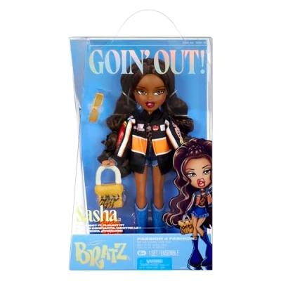 Image de Bratz Goin&#039; Out Poupée Sasha 1 Mannequin à Collectionner avec une Tenue, un Sac Main, Paire de Lunettes Soleil et Brosse Jouet pour Enfants 6 Ans Plus
