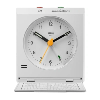 Image de Braun Réveil analogique de Voyage Classique avec Fonction Snooze, Design Vintage, Taille compacte, Couvercle Pliable, Mouvement à Quartz Silencieux, Alarme sonore Crescendo en Blanc, modèle BC05W.
