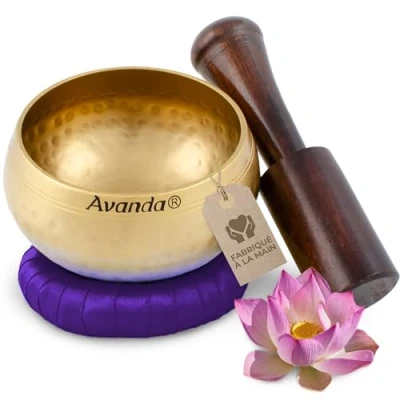 Image de Set de Bol chantant tibétain pour le yoga, la méditation et relaxation martelé Ø 10 cm, mailloches en bois mangue coussin jaune à anneaux Lila