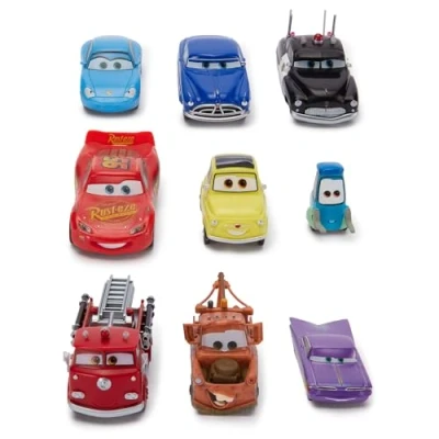 Image de Disney Store Official Ensemble de Figurines Cars (Pixar), 9 Jouets Comprenant Flash McQueen, Martin, Sally, Ramone, Red, Sheriff, Doc, Luigi et Guido, à partir 3 Ans