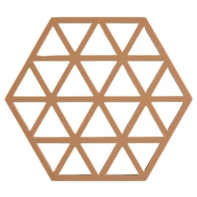 Image de Zone Denmark Dessous De Plat Triangle en Silicone Design GéoméTrique Moderne Résistant À 250C Lave Vaisselle Dimensions 16 x 14 0,9 cm Terracotta