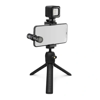 Image de Le kit Vlogger de RØDE est un complet réalisation audiovisuelle mobile avec microphone haute qualité, trépied, lumière LED et accessoires (édition iOS pour iPhone® connecteur Lightning)