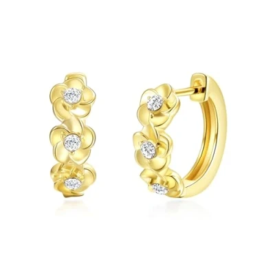 Image de Boucles d&#039;oreilles créoles fleur plaquées or créées avec des cristaux Zircondia®