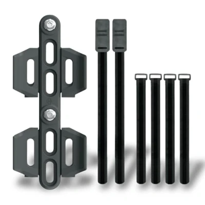 Image de SKS GERMANY CAGE SHIFTER+ Adaptateur pour porte bidon (pour déplacer le bidon, en polycarbonate/TPO, système de fixation flexible grâce aux logements latéraux, sangles caoutchoutées, 34g), Noir