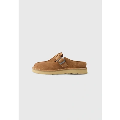 Image de Clarks Mixte Solsbury Mule Sandal, Cola Suede, 41 EU