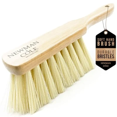 Image de Newman and Cole Brosses à main en bois naturel Choisissez entre une brosse poils durs rigides ou douce avec naturels synthétiques (1 doux)