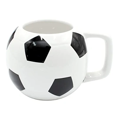 Image de Dekohelden24 Tasse à café en céramique forme de football Dimensions : environ H x Ø 10 7 cm Capacité 400 ml Blanc/noir