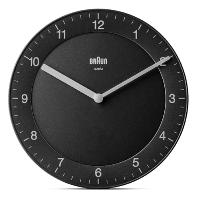 Image de Horloge murale analogique classique Braun avec mouvement à quartz silencieux, facile lire, diamètre de 20 cm, en noir, modèle BC06B.