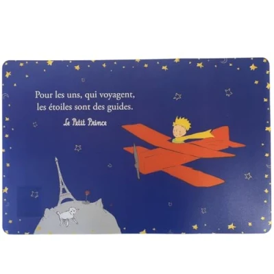 Image de Set de Table Le Petit Prince à Paris avec Son Avion et Aussi la Tour Eiffel Fond Bleu des étoiles Tout Autour