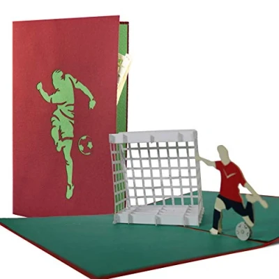 Image de carte anniversaire garcon spécial football. 3D pop up pour souhaiter un à fan de foot ou utiliser comme d&#039;invitation, peut accompagner bon cadeau d&#039;anniversaire.