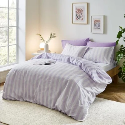 Image de Sassy B Parure de lit réversible à Rayures avec Housse Couette et taies d&#039;oreiller Lilas King Size