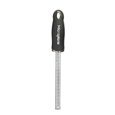 Image de Microplane Râpe à épices pour Noix de Muscade, Cannelle, Chocolat, et Grains café la Collection Premium Classic en Noir Acier Inoxydable