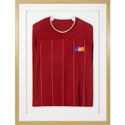 Image de Vivarti Cadre de présentation 3D pour maillot sport adulte en chêne, passe partout blanc, fond blanc 60 x 80 cm