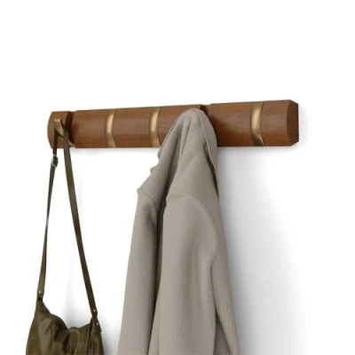 Image de UMBRA Patère Flip Portemanteau moderne, simple et peu encombrant avec 5 crochets mobiles pour vestes, manteaux, écharpes, sacs à main plus encore, polaire, noyer clair/doré