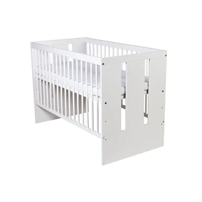 Image de KMbaby Lit Bébé Paulus Blanc 120 x 60 cm avec Matelas et Sommier À Lattes 3 Niveaux Réglable en Hauteur Bois de Pin Laqué MDF
