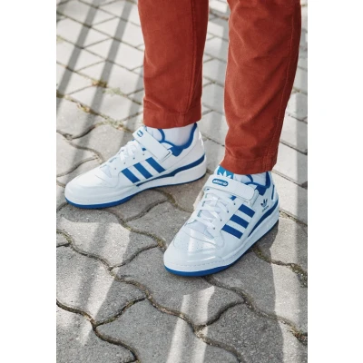 Image de adidas Originals Forum Unisex Baskets basses, Taille: 44, Footwear white/team royal blue Cuir et textile