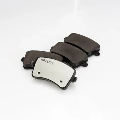 Image de MEYLE 025 214 5418/PD Jeu de plaquettes frein PD Quality Essieu Avant contact signal d&#039;usure inclus avec tôle anti bruit AUDI: A4 B5