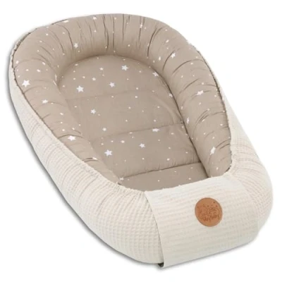 Image de Totsy Baby Nid d&#039;ange pour Nouveau né 90x50 cm Cocon Fait à la Main des Deux côtés en Coton Gaufre Beige avec étoiles Blanches
