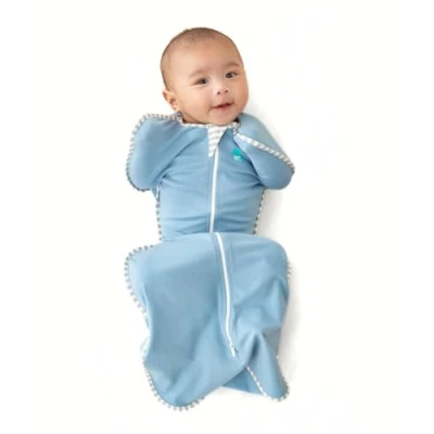 Image de Love To Dream Swaddle UP, Sac de Couchage pour bébé, Auto apaisant et Bien ajusté Un Sommeil Calme, Aide au réflexe sursaut, 2,2 3,8kg, Bleu