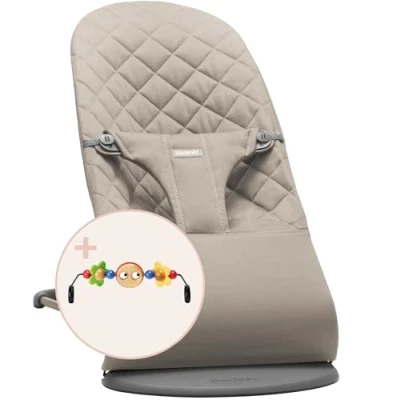 Image de BabyBjörn Transat Bliss, Tissé, Matelassage Classique, Gris sable, avec jouet, Yeux Espiègles