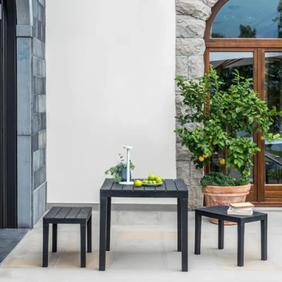 Image de Dmora Papua Ensemble d&#039;extérieur 1 Table carrée 2 bancs Fabriqué en Italie Anthracite