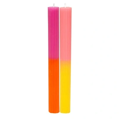 Image de Talking Tables Lot de 2 bougies effilées non parfumées Rose fluo et jaune, Sunset