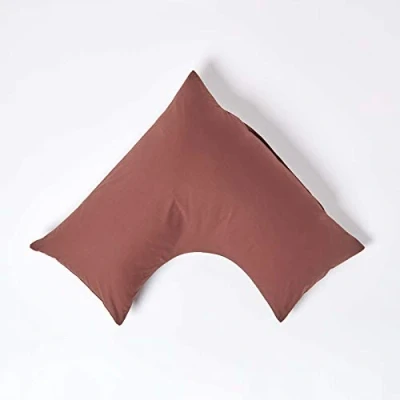 Image de HOMESCAPES Taie d’Oreiller Chocolat en Forme de V 100% Coton 200 Fils