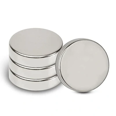 Image de MAUL Aimant Néodyme en Forme de Pastille, Lot 4 Aimants Ronds Particulièrement Puissants, au design Moderne, 20 x 5 mm, Charge Jusqu&#039;à 6, 2 kg, Argent
