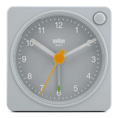 Image de Braun Réveil analogique Classique avec répétition (Fonction Snooze) et rétroéclairage, Mouvement Silencieux à Quartz, bip de l’Alarme en Crescendo, modèle BC02XG Gris.