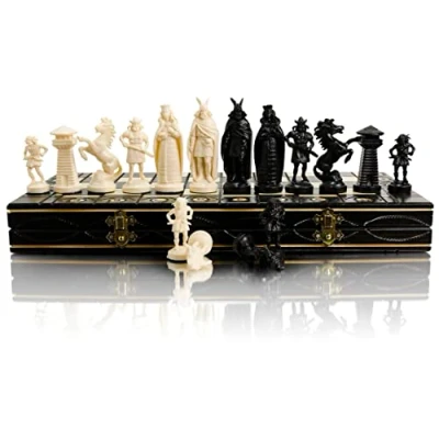 Image de Jeu d&#039;échecs Black &amp; White Edition 40cm / 16 &quot;Planche de Bois/pièces en Plastique. Les Jeux sont conçus pour évoquer l&#039;apparence d&#039;une armée médiévale et Vikings.