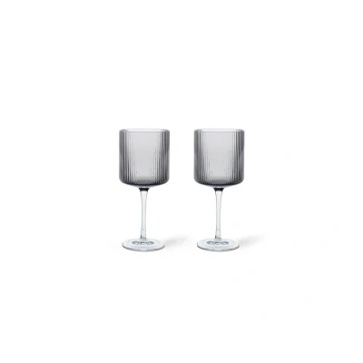 Image de Ferm Living Verre à vin rouge Ripple 32,5 cl Lot de 2 Smoked grey