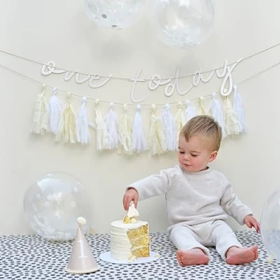 Image de Ginger Ray Kit de décorations Neutres pour gâteau Premier Anniversaire avec Chapeau, banderoles, Guirlande et 5 Ballons à confettis