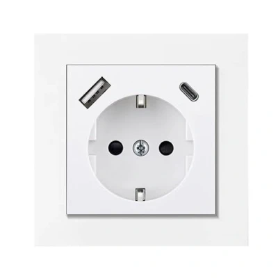 Image de prise Schuko avec port USB, USB A et de type C maximum 3,4 au total, encastrée borne enfichable, contact protection, murale