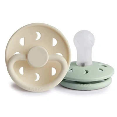 Image de FRIGG Moon Phase Lot de 2 sucettes Sucette en silicone Sans BPA Fabriqué au Danemark Tétine Cerise Symétrique (Cream/Sage, Taille 1 (0 6 Mois))