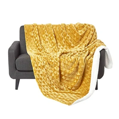 Image de HOMESCAPES Plaid Polaire Ultra Doux Jaune Doré et Revers Sherpa, jeté de canapé ou Dessus lit, 200X230 cm
