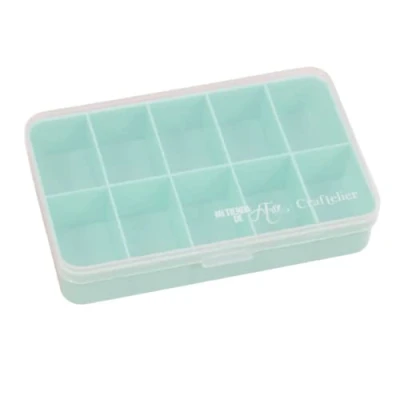 Image de Craftelier Mini boîte de rangement avec 10 compartiments pour matériaux scrapbooking Couleur transparente et bleu turquoise Dimensions 14,6 x 9,1 3,2 cm (5,75 3,6 po 1,25&quot;).