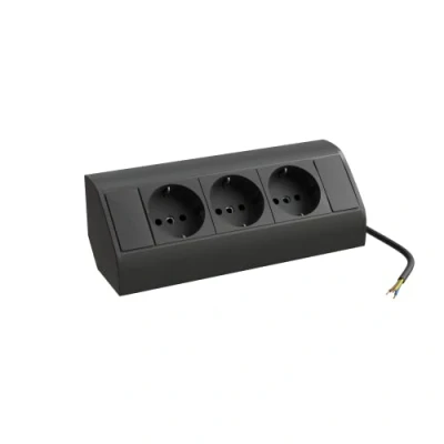 Image de Bandeau de prises courant triple en noir pour les angles idéal le montage ultérieur dans armoires toilette et ensembles meubles salle bains.