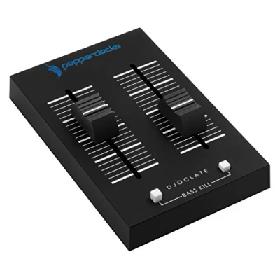 Image de Pepperdecks DJOCLATE Mini table de mixage 2 canaux, touches Bass Kill, avec étui et câbles