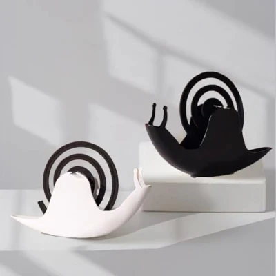 Image de wuyukeji Lot de 2 spirales anti moustiques (noir et blanc) Support créatif pour bobine Mosquito Coil Holder agit contre les moustiques, insectes, porte encens