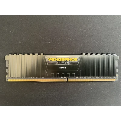 Image de CORSAIR Barrette mémoire 8Go DIMM DDR4 Vengeance LPX PC4 19200 (2400 Mhz) (Noir) Neuf