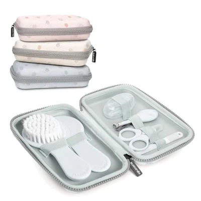 Image de Suavinex, Trousse de Soin Bébé. Toilette Complète et Transportable. Set Manucure Contient : Brosse peigne + Doigt à dent Ciseaux Lime +Coupe Ongles, 6 piéces, Vert