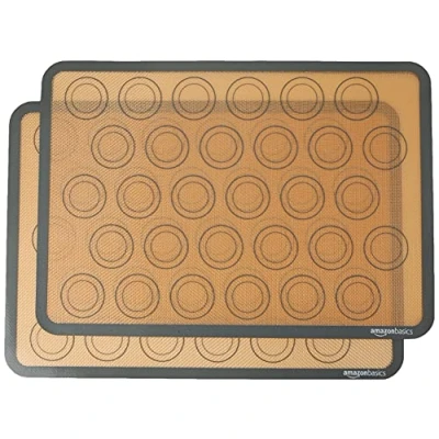 Image de Amazon Basics Lot de 2 Rectangulaire Silicone Tapis cuisson pour macarons, Beige,gris, 41.91 cm x 29.53